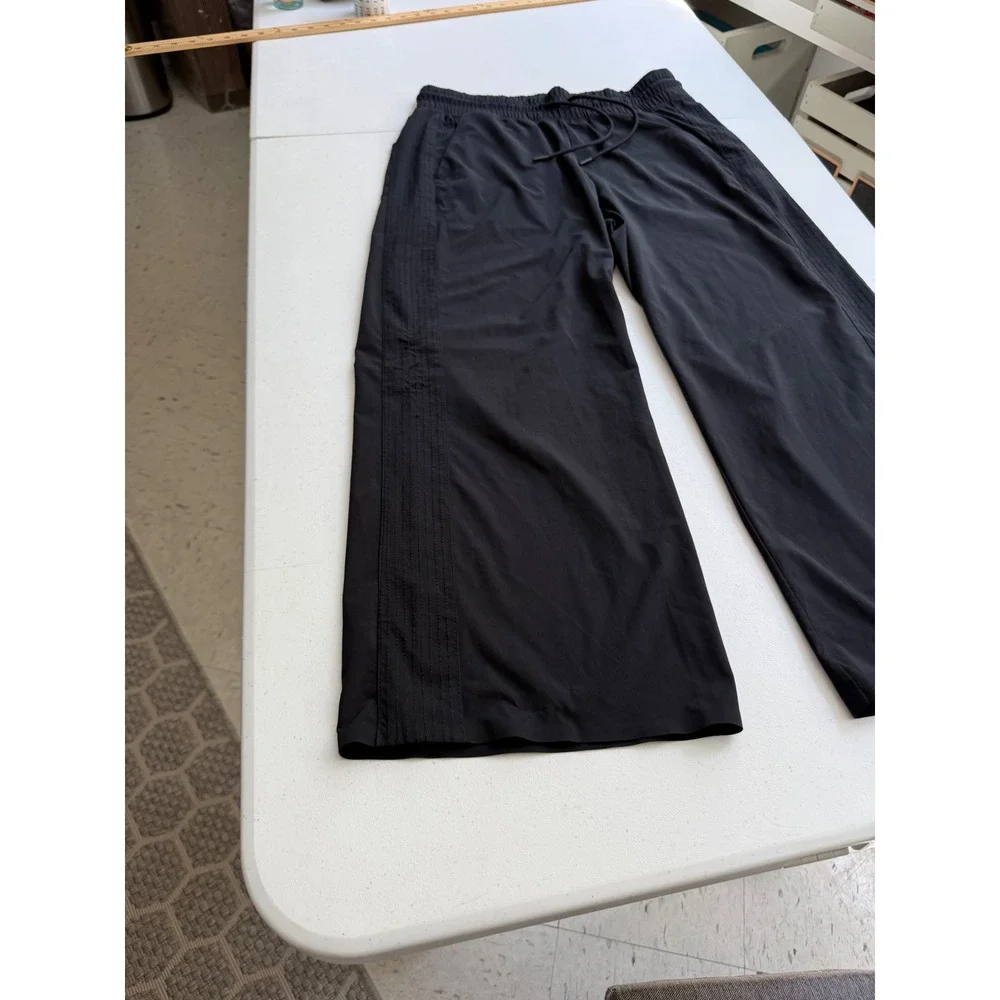 Athleta Brooklyn Wide Leg Pants Black Drawstring Crop Style 657598 Size 8 - Picture 3 of 11